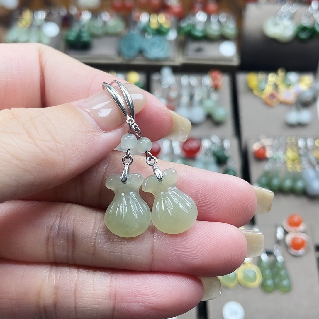 和田玉银S925镶嵌耳饰福袋