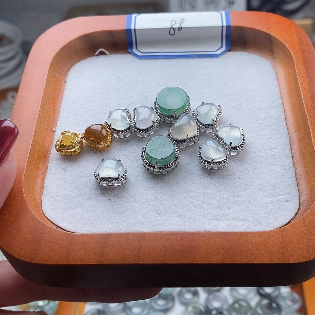 翡翠颈饰未镶嵌潘多啦1个