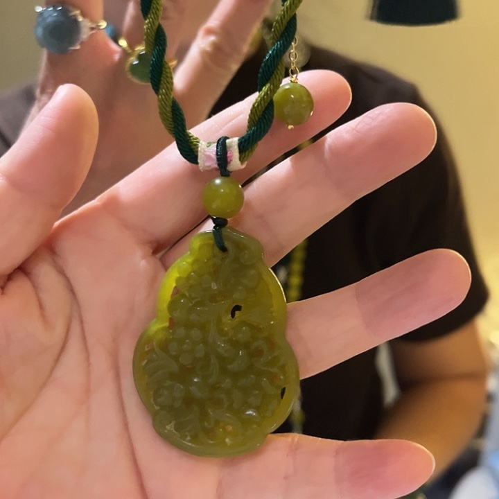 吊坠(赠链)未镶嵌和田玉