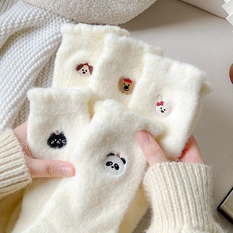 毛绒袜子秋冬款白色女中筒袜韩版加绒加厚保暖卡通地板可爱甜美睡