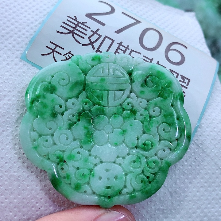吊坠(不含链)未镶嵌翡翠