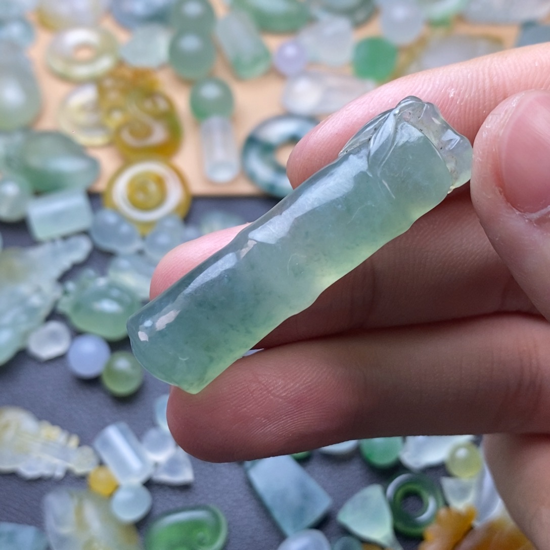 定制翡翠未镶嵌挂件