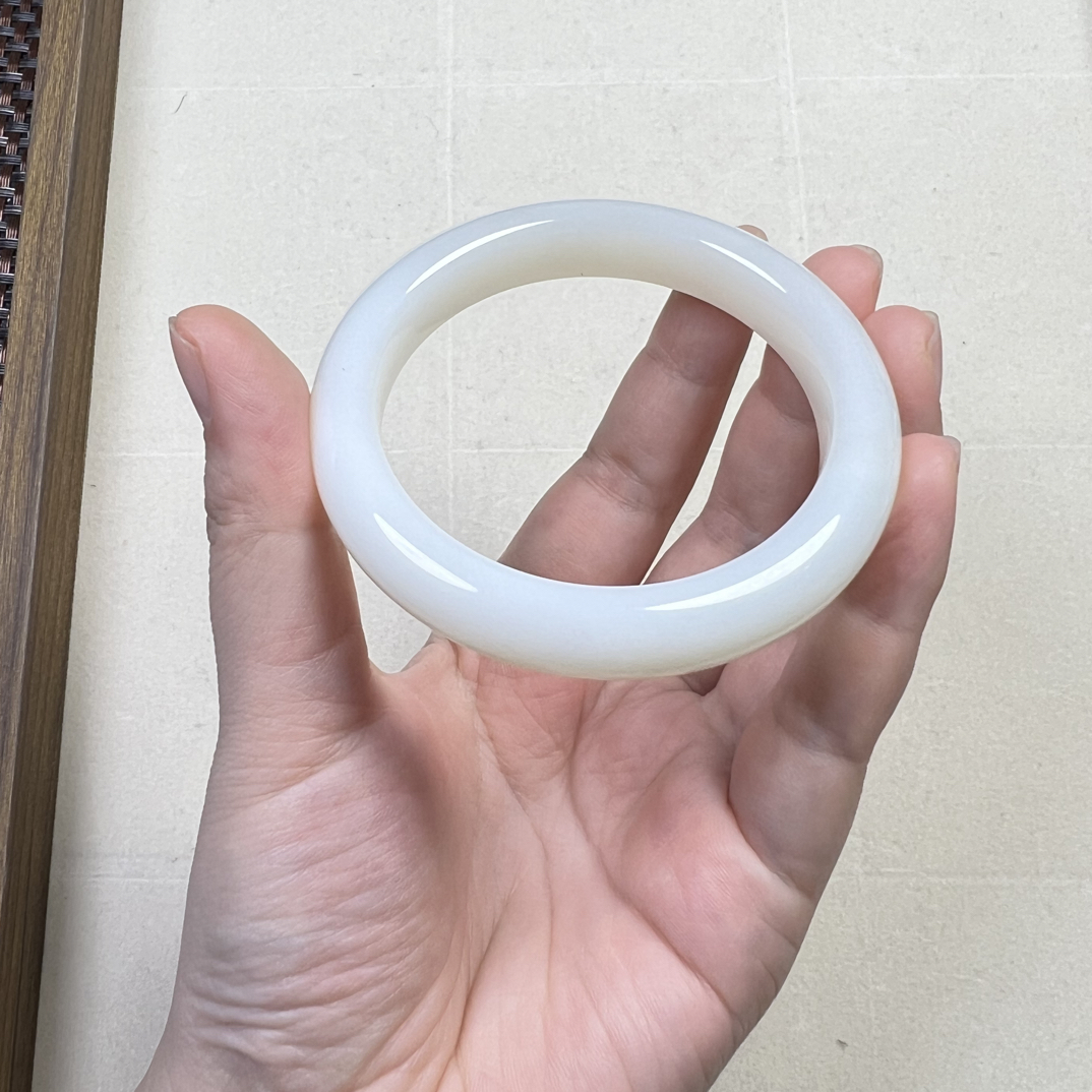 羊脂白玉55圈口新疆和田玉手镯