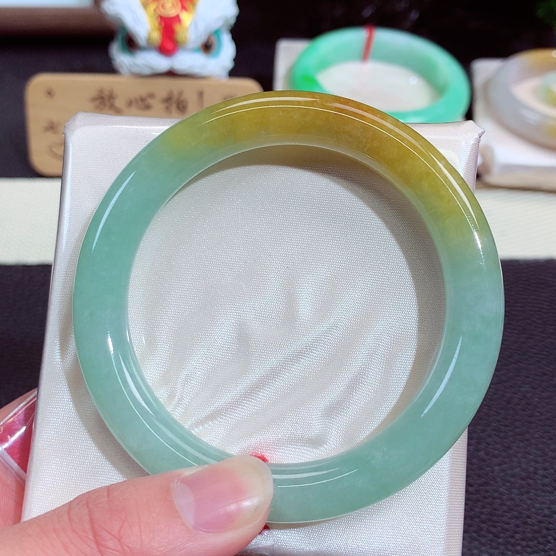 翡翠未镶嵌手镯112807