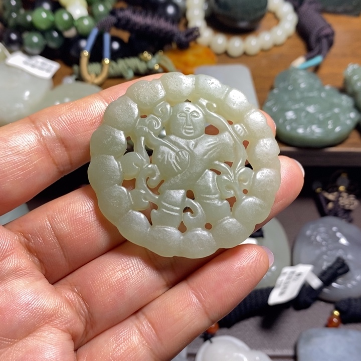 颈饰未镶嵌和田玉（子料）