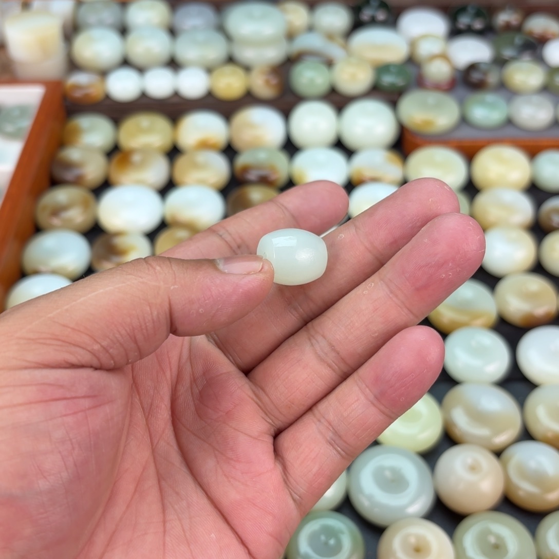 纵***9颈饰未镶嵌和田玉