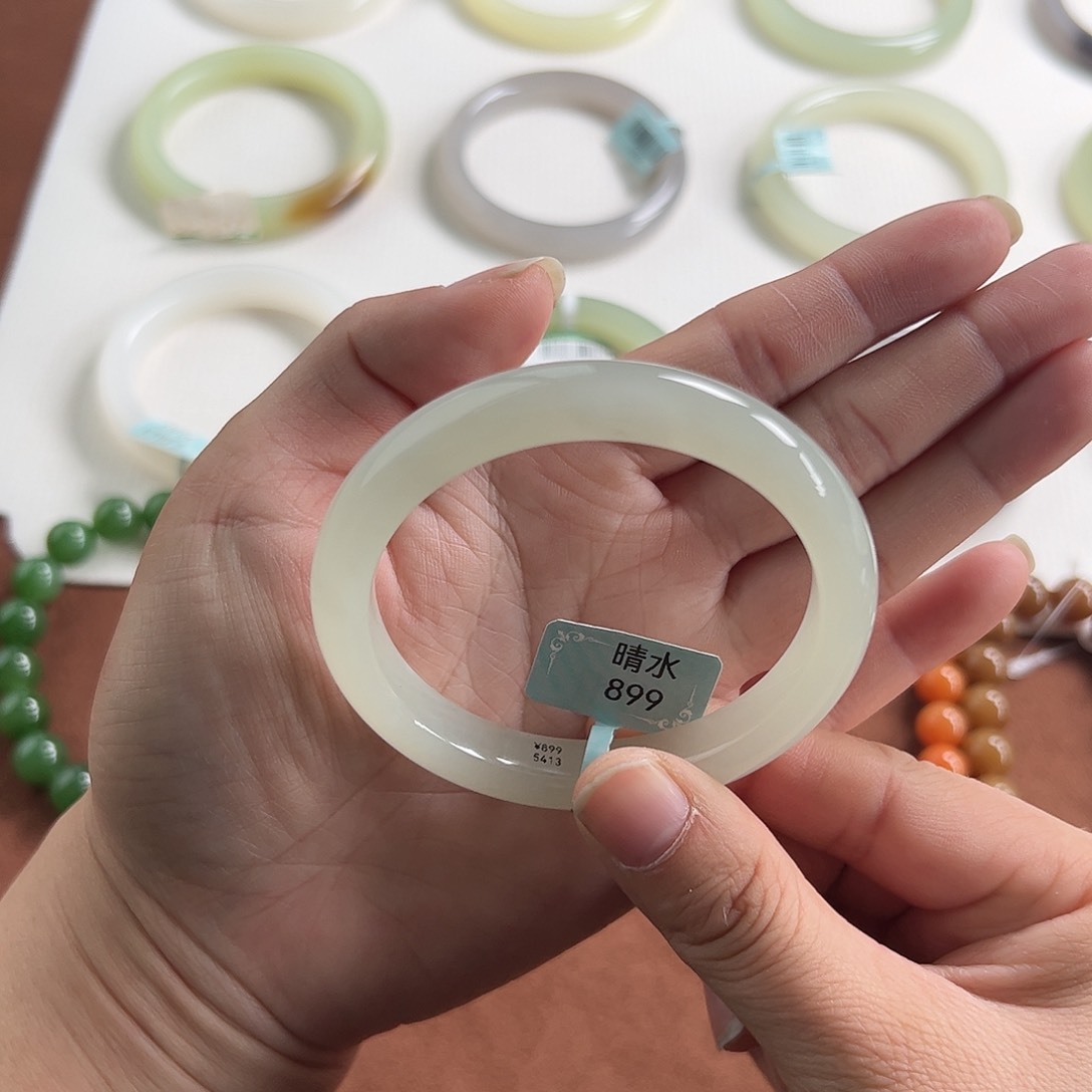 和田玉手镯未镶嵌