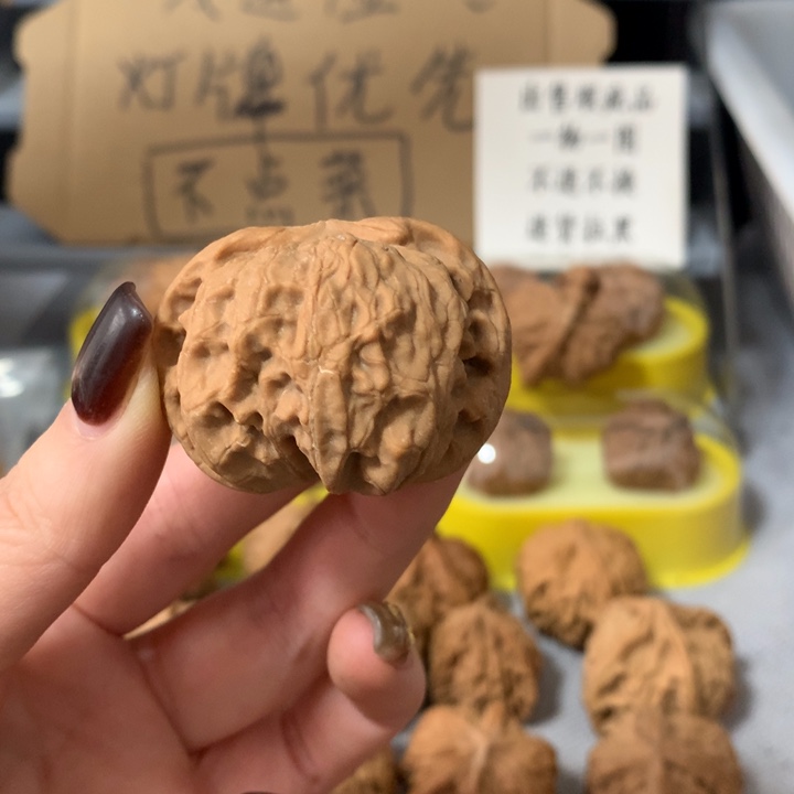 找***头文玩核桃吊坠异形单只，有瑕疵