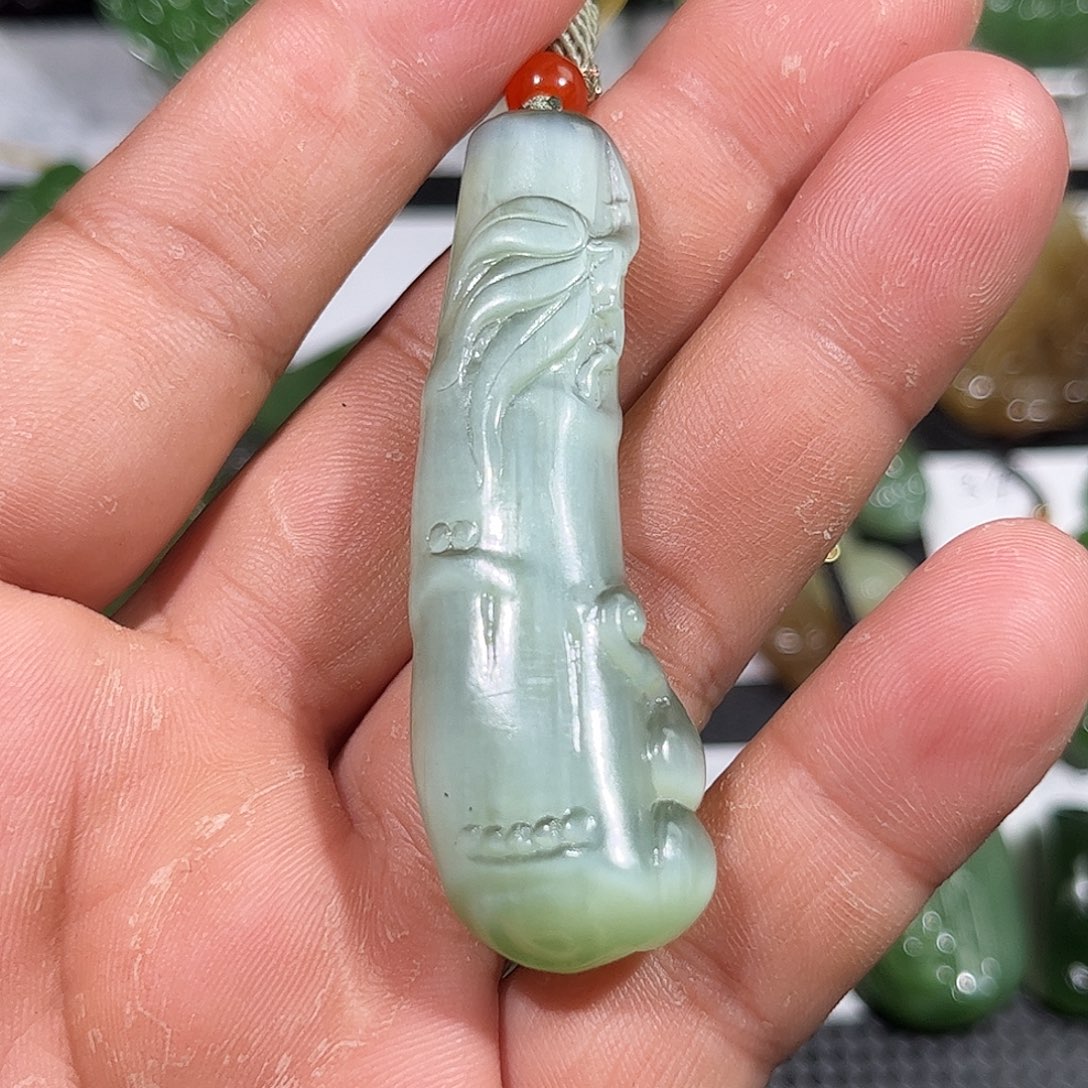 秦***秦和田玉未镶嵌颈饰