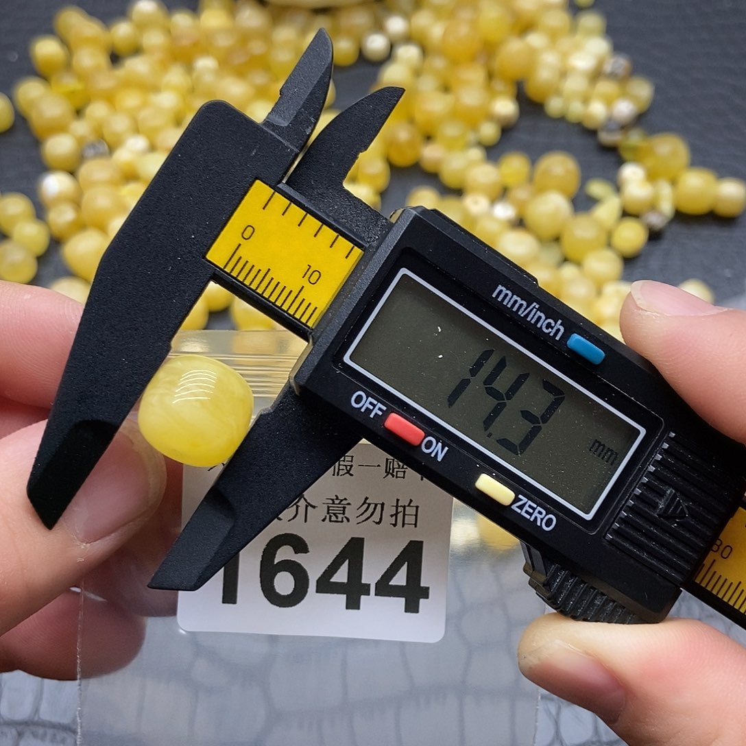 蜜蜡未镶嵌珠宝奇石1644