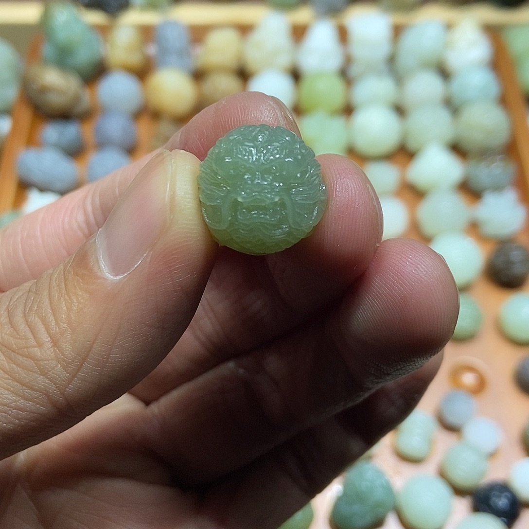 和田玉未镶嵌颈饰定制