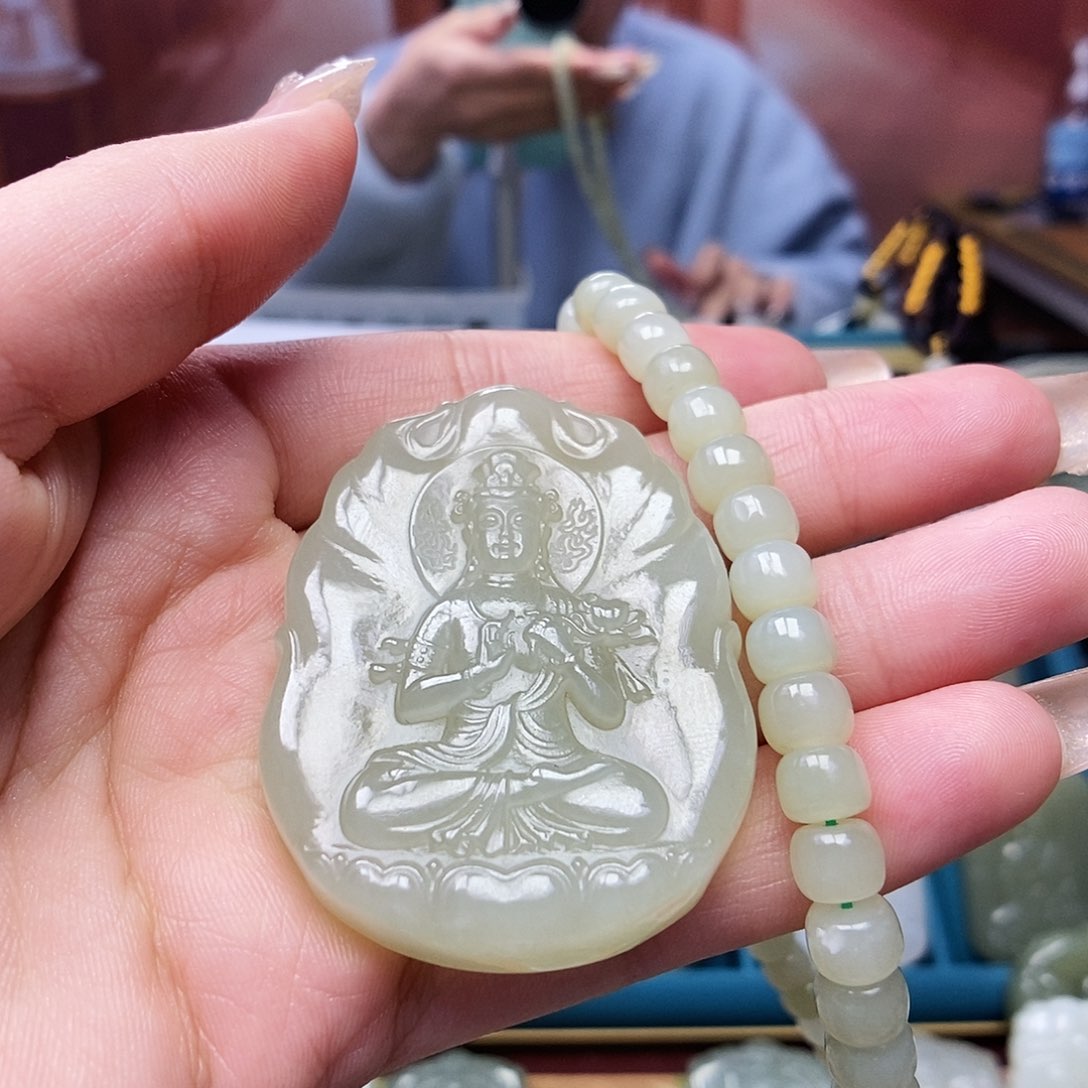 和田玉颈饰未镶嵌三****社