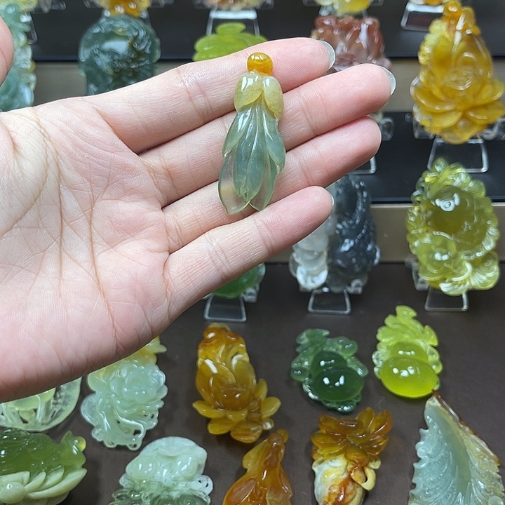 安****蛇纹石玉未镶嵌颈饰