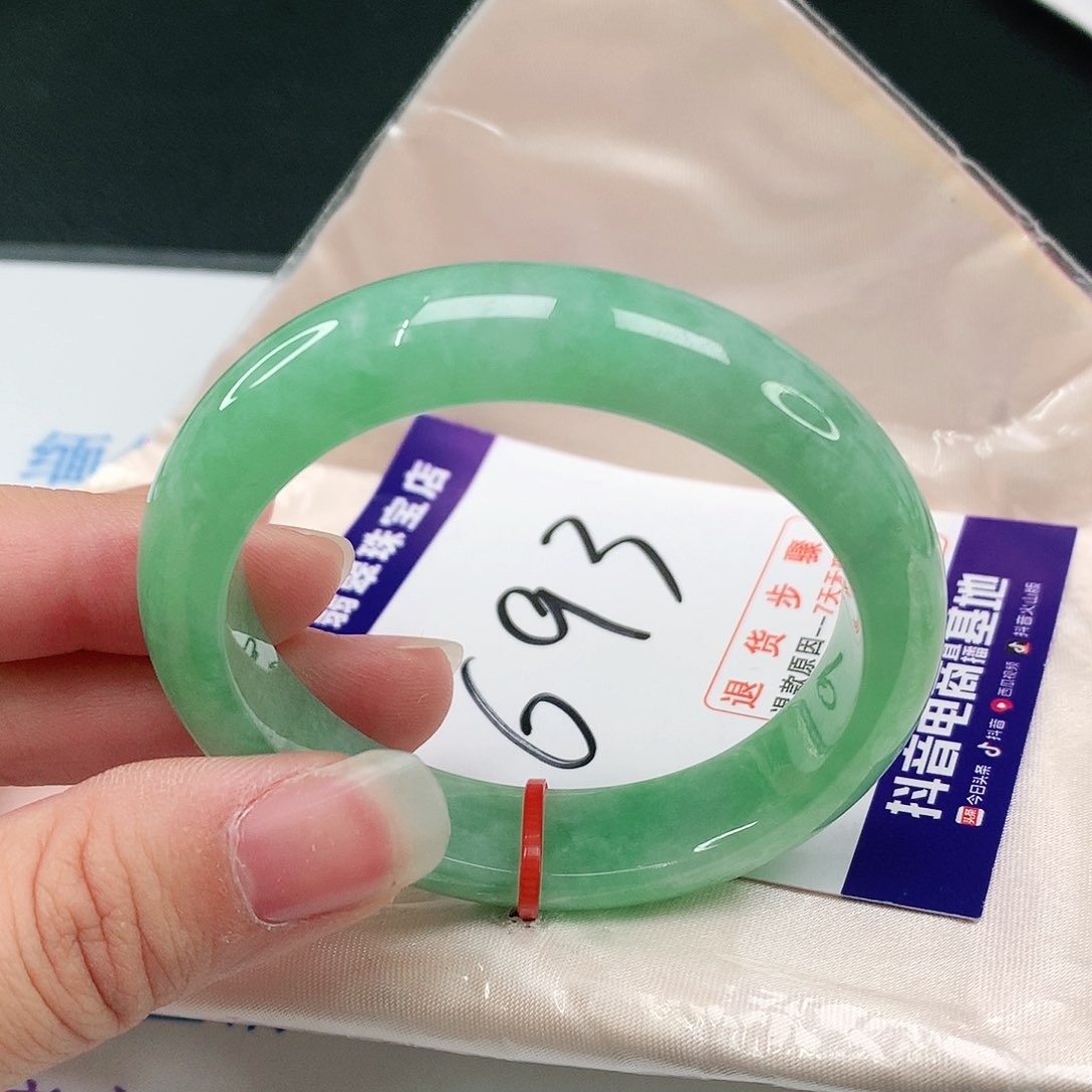 翡翠未镶嵌手镯（贵妃镯）翡翠