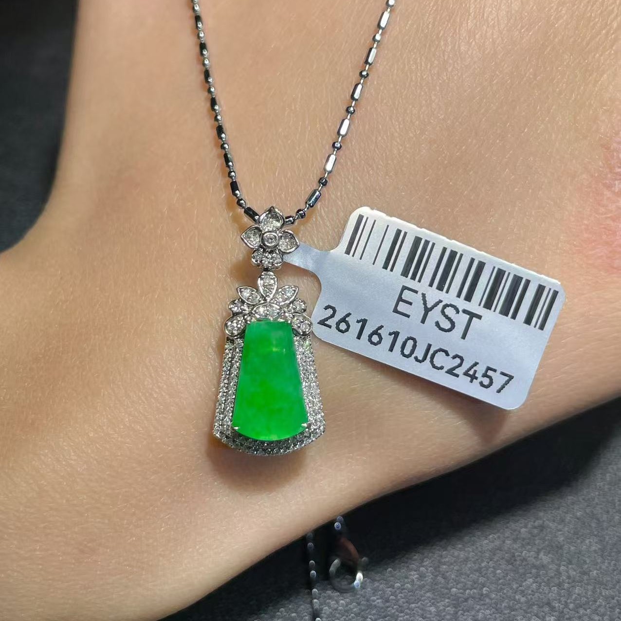缅甸A货翡翠南非真钻18K金（不含链）