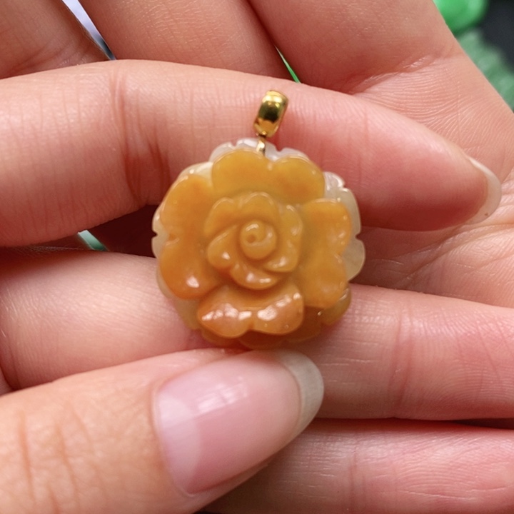 翡翠颈饰未镶嵌吊坠