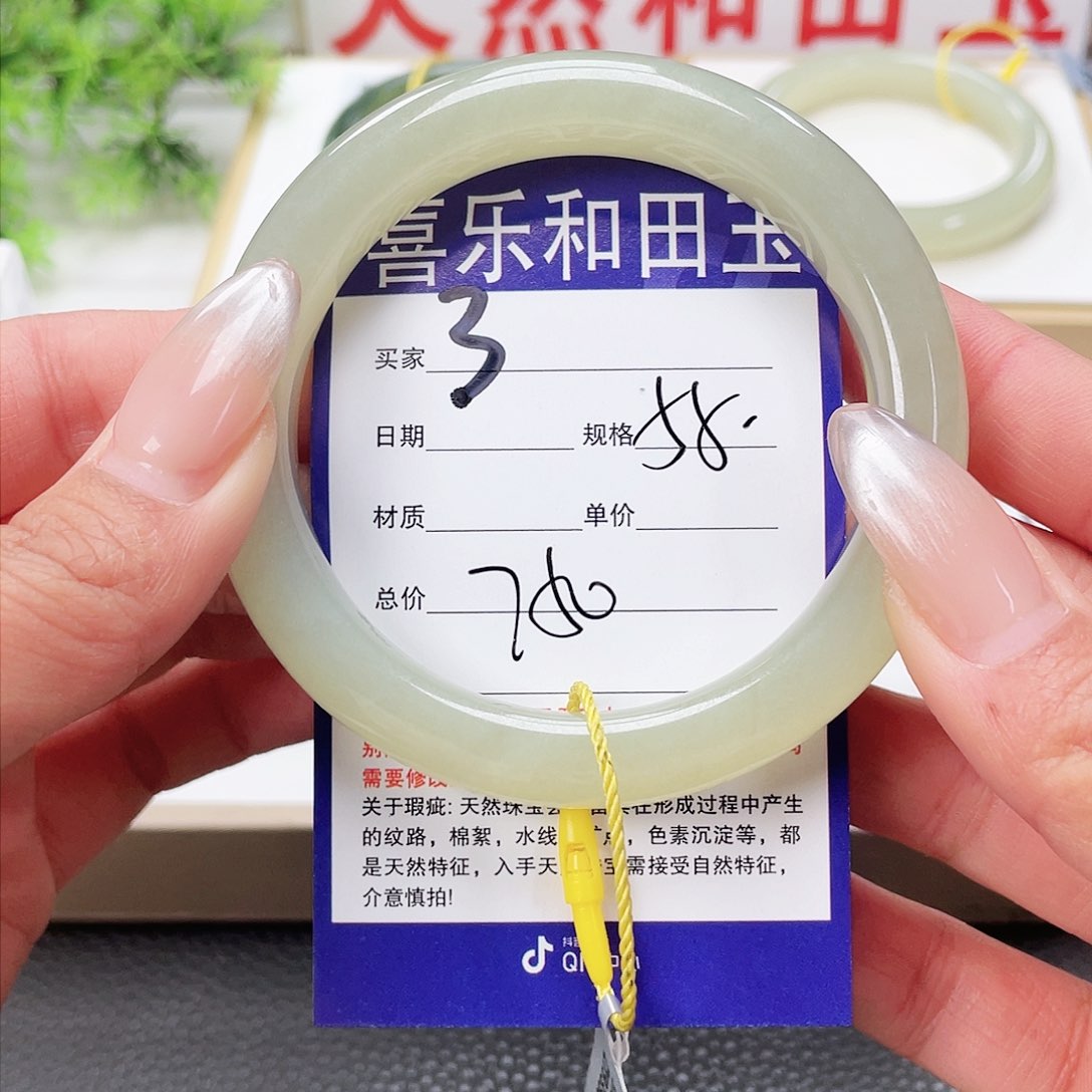 和田玉手镯未镶嵌
