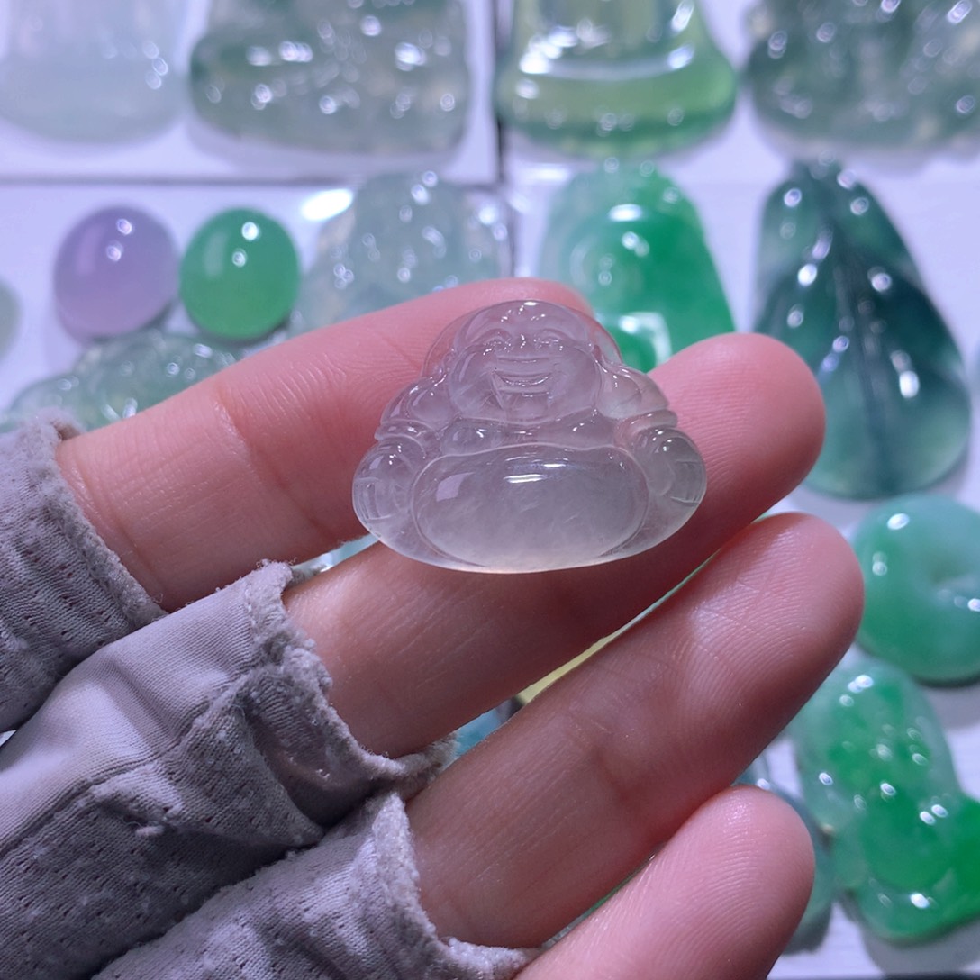 翡翠未镶嵌颈饰佛