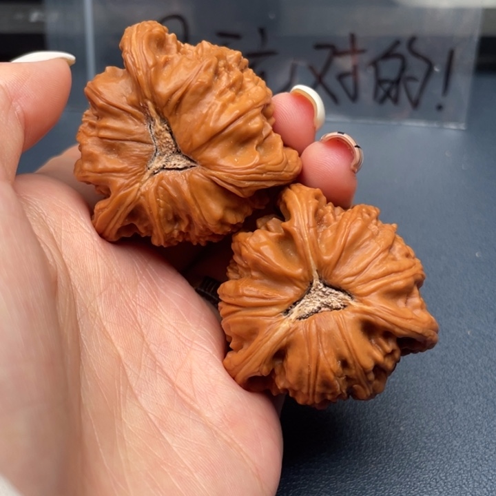 用***6文玩核桃吊坠白狮子