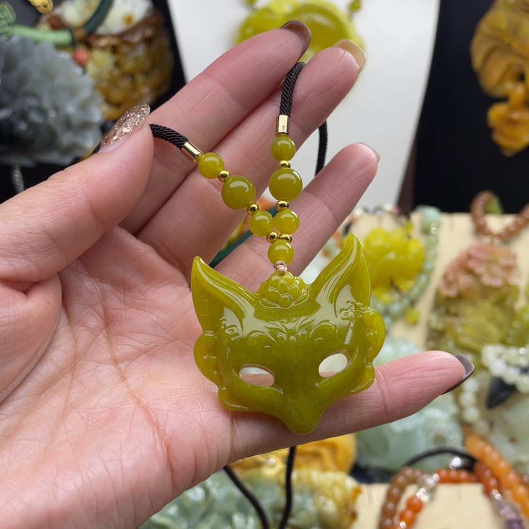 未镶嵌蛇纹石玉颈饰