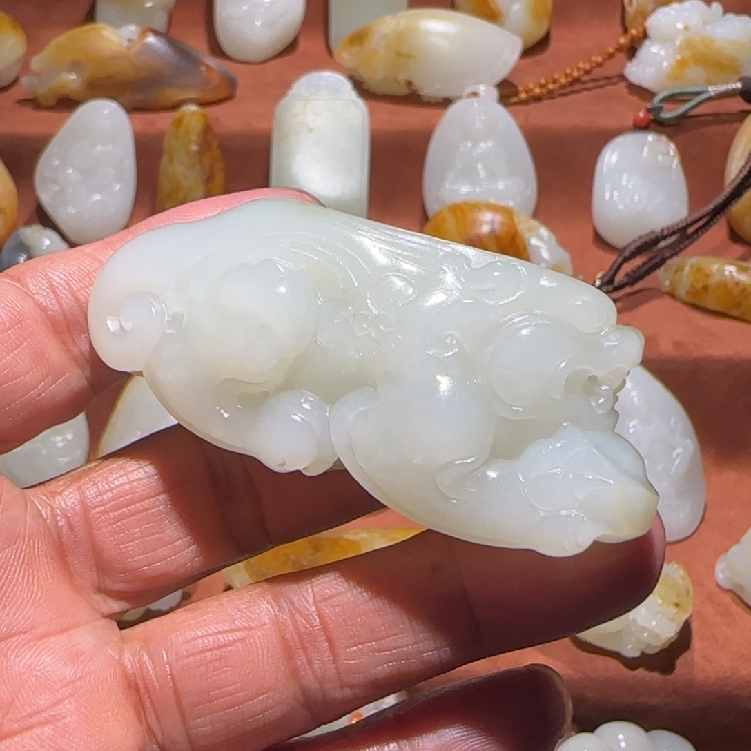 瓷***和田玉未镶嵌颈饰
