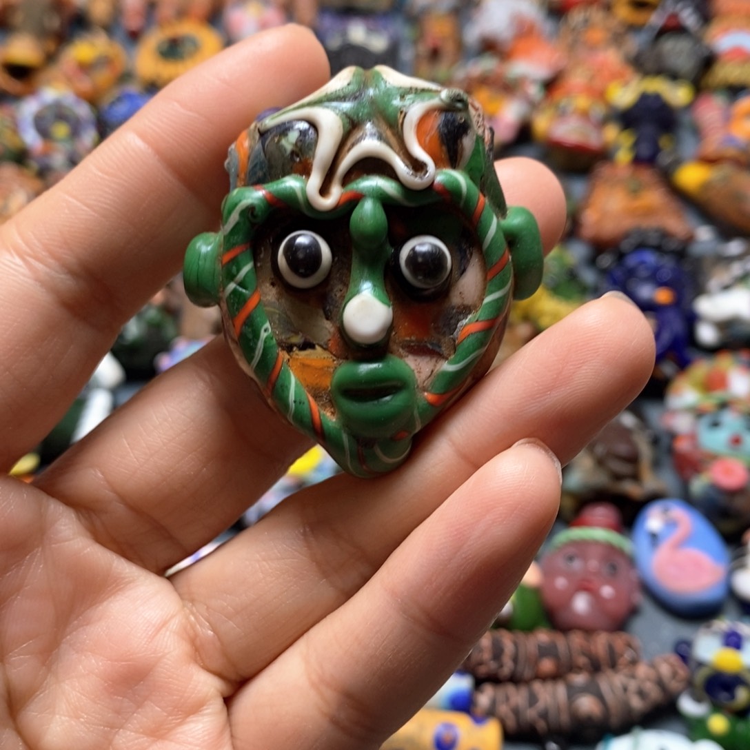 琉璃颈饰印度尼西亚琉璃娃娃