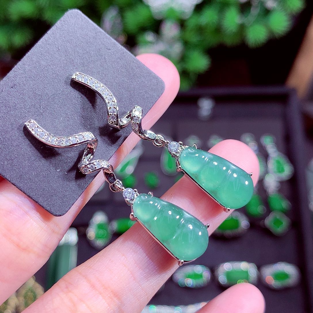 颈饰未镶嵌翡翠天然