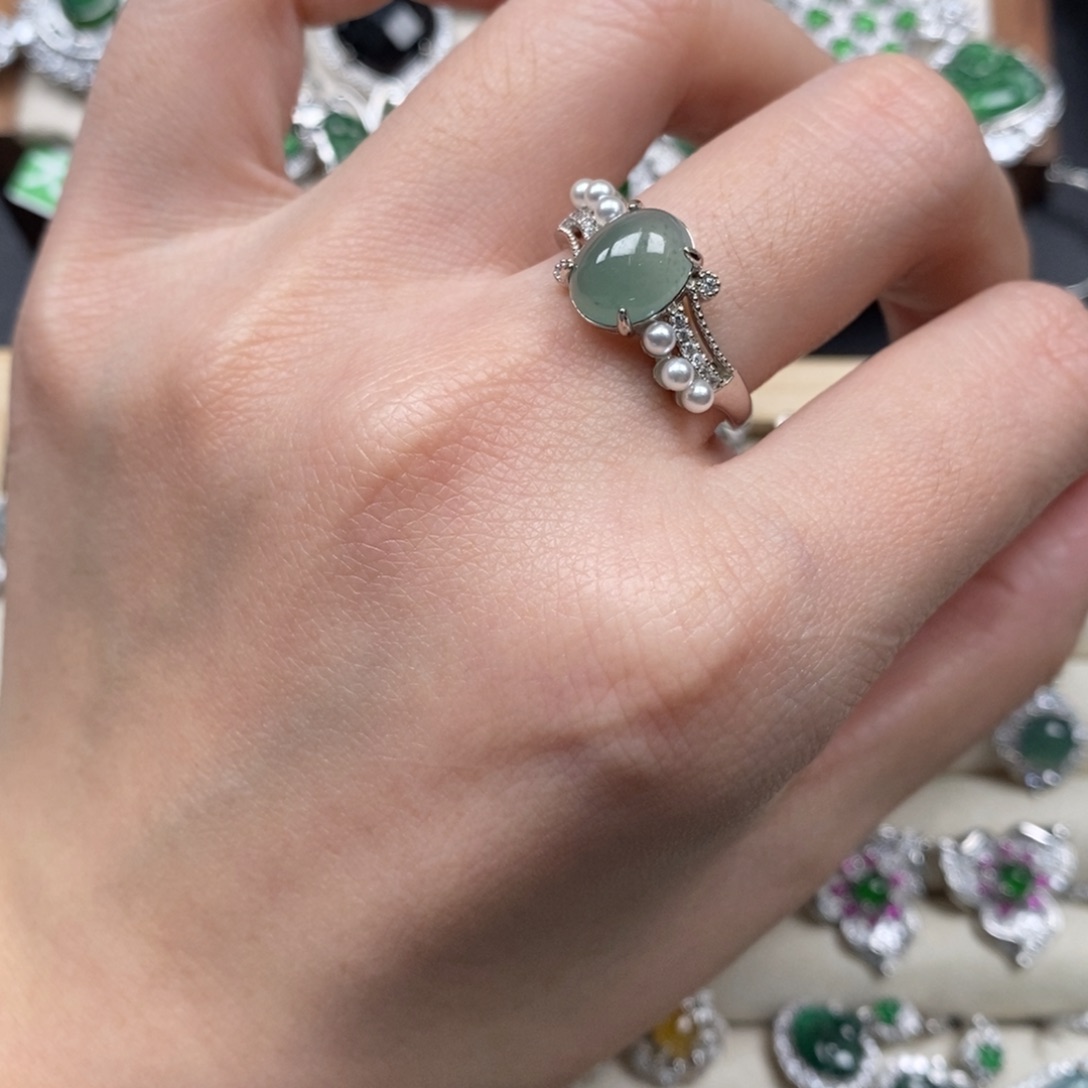 翡翠颈饰未镶嵌翡翠