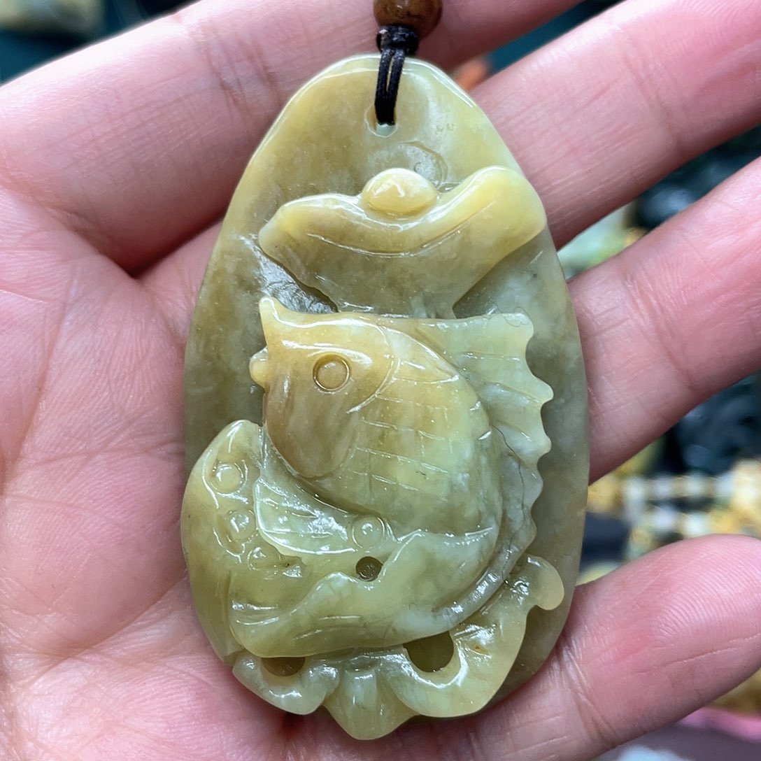 蛇纹石玉颈饰未镶嵌