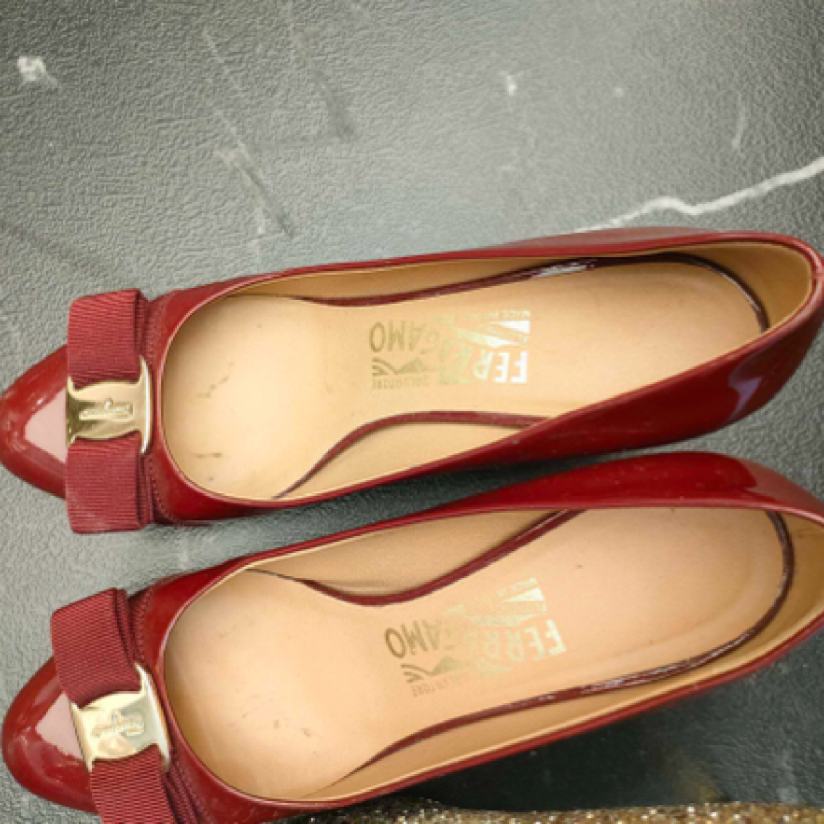 99新 FERRAGAMO/菲拉格慕 红色亮面蝴蝶扣高跟鞋/5.5码/29394