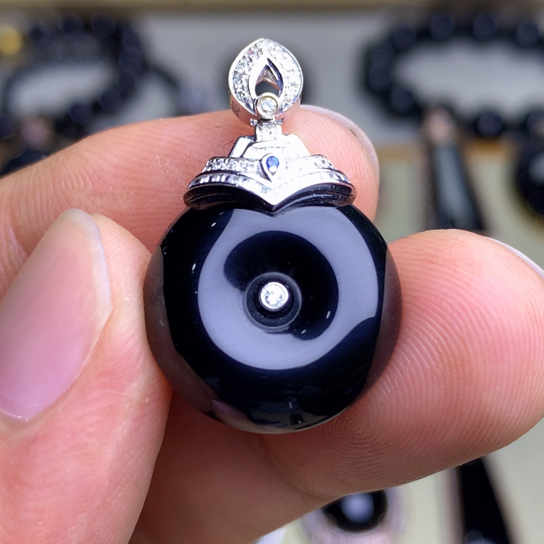 18K金镶嵌戒指翡翠墨翠平安扣