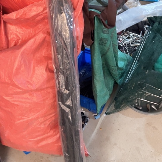 80厘米短硬壳杆包。 黑色