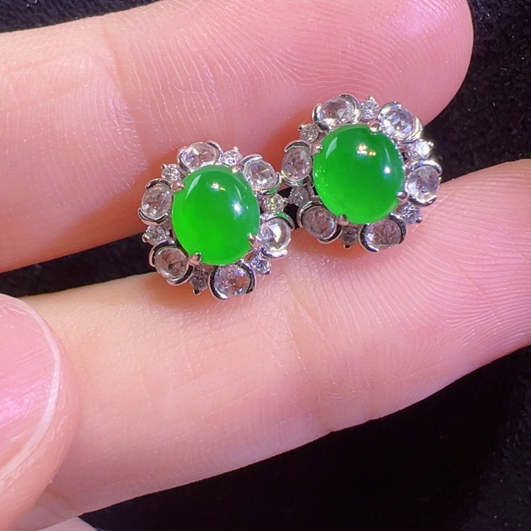 18K金镶嵌翡翠耳饰耳钉