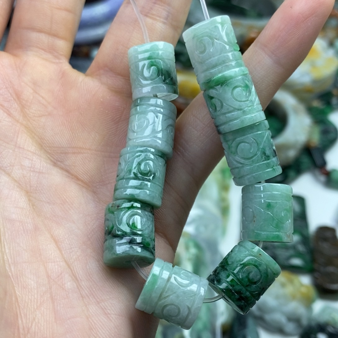 颈饰未镶嵌翡翠吊坠