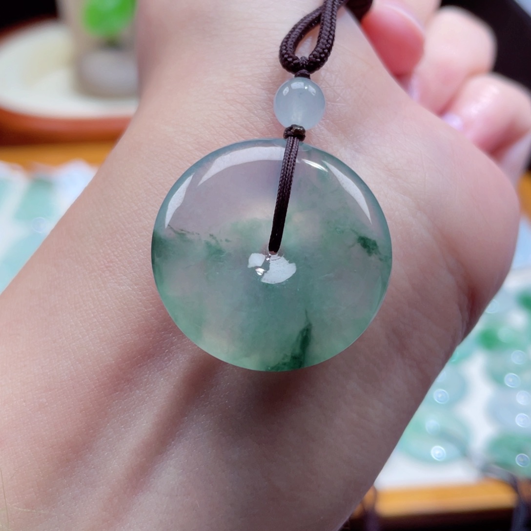 翡翠颈饰未镶嵌扣子