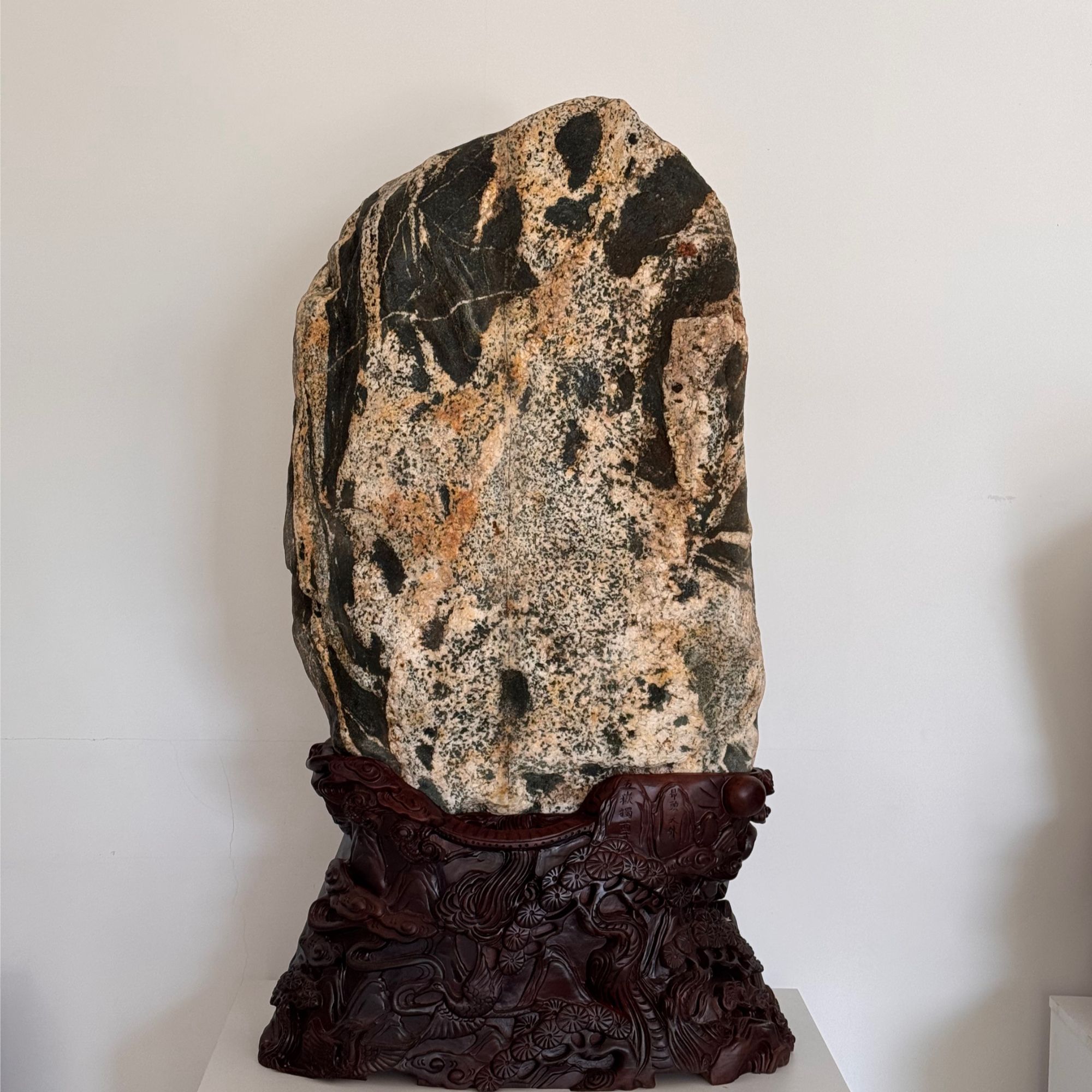 《泰山石敢当》尺寸： 高1.3m*长75cm*厚29cm