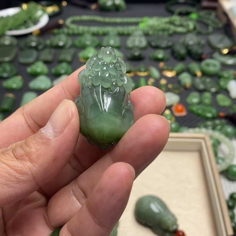 【闪购商品】和田玉（碧玉）颈饰未镶嵌我****签