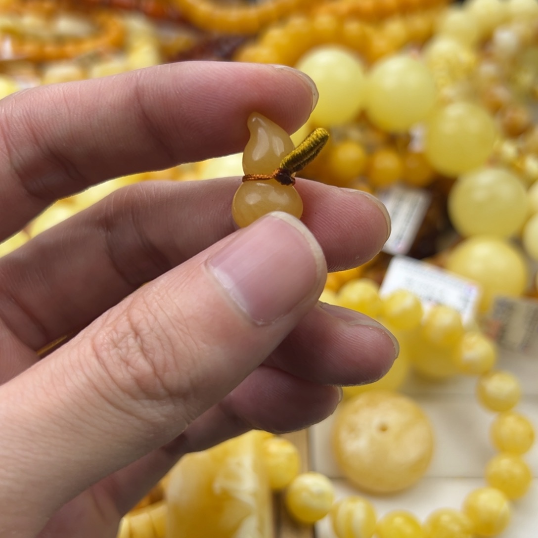 琥珀珠宝奇石未镶嵌