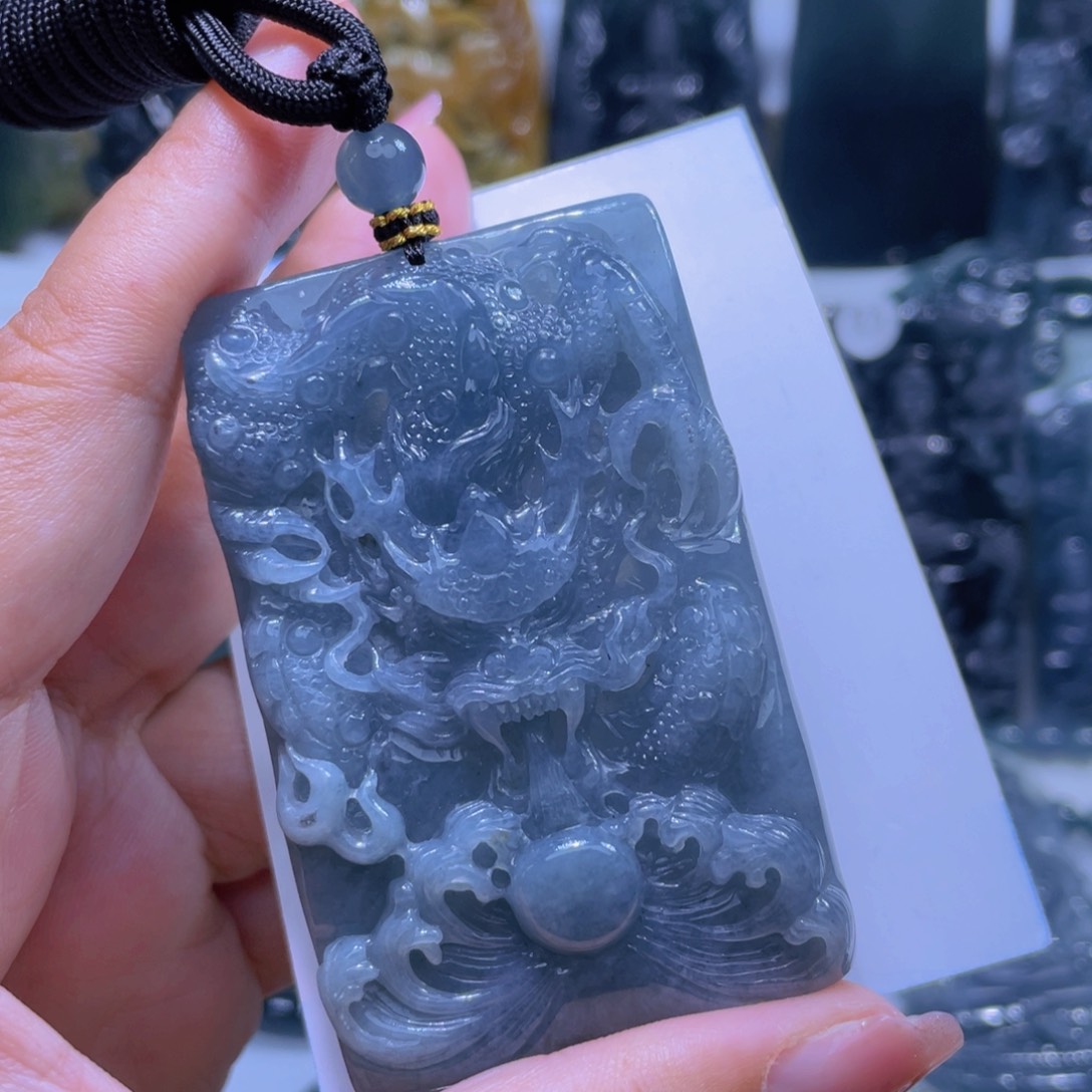 翡翠颈饰未镶嵌龙