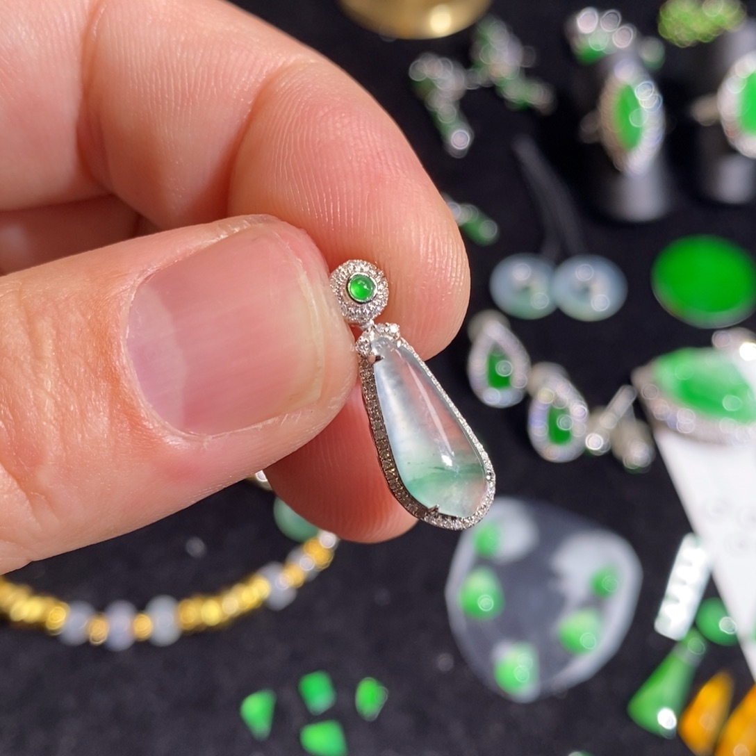 翡翠吊坠(不含链)18K金镶嵌冰飘花福瓜