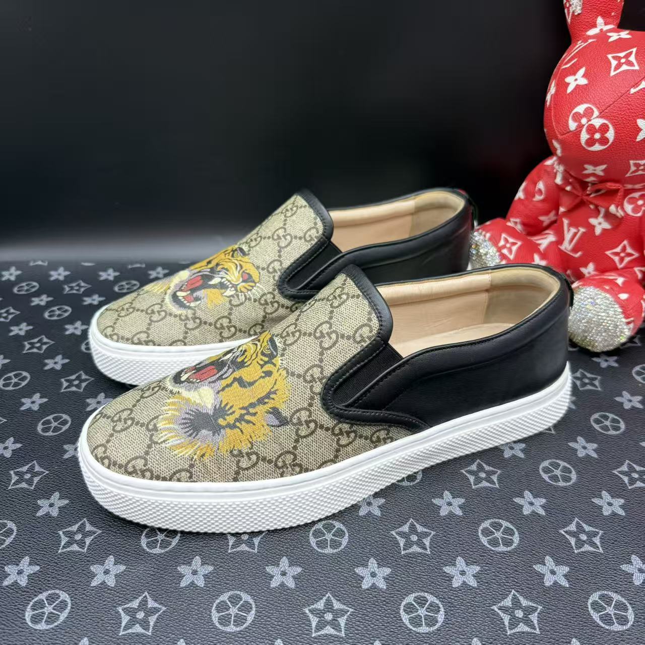 95新 GUCCI/古驰 男士时尚虎头老花一脚蹬41.5欧码 ddm2882