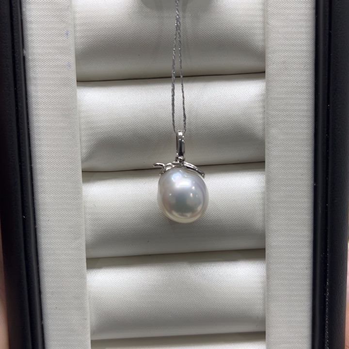 海水珍珠漏澳白葫芦吊坠11-12mm18K金镶嵌