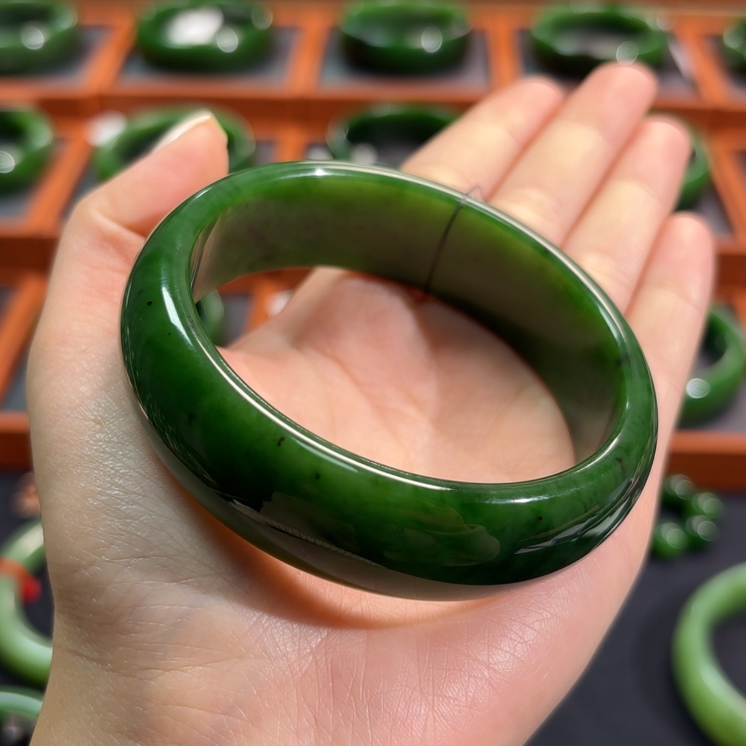 和田玉（碧玉）未镶嵌手镯菠菜绿宽版