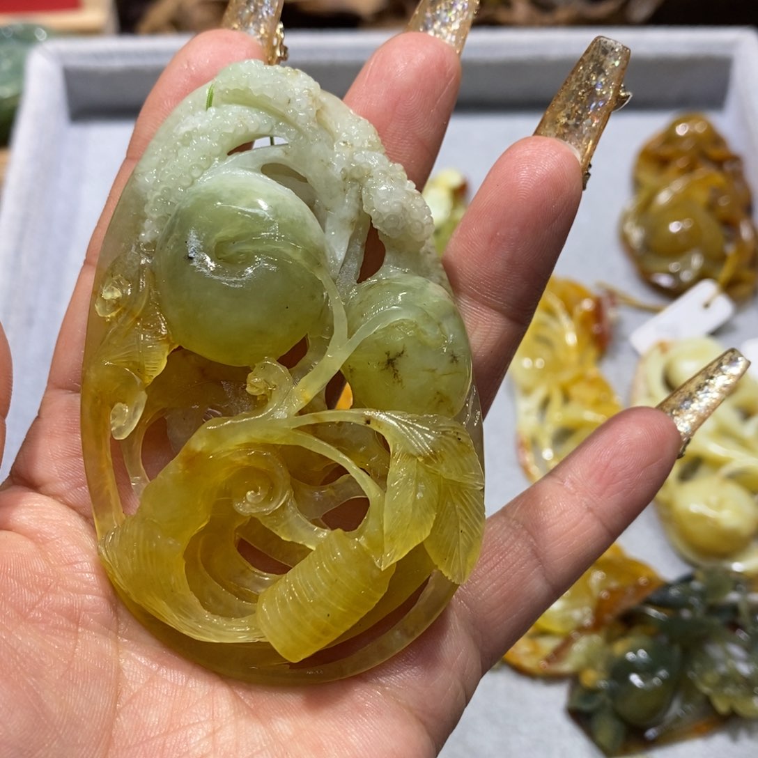 蛇纹石玉颈饰未镶嵌兰*