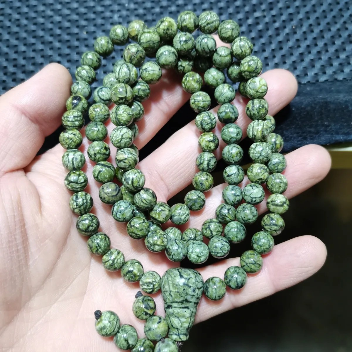非金属布艺项链 西藏药王石网格蛇纹玉卡8佛珠拍品【多样性发货】