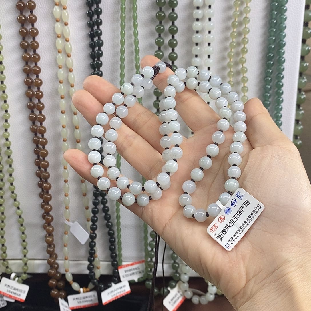 翡翠未镶嵌颈饰乘***.天然翡翠项链