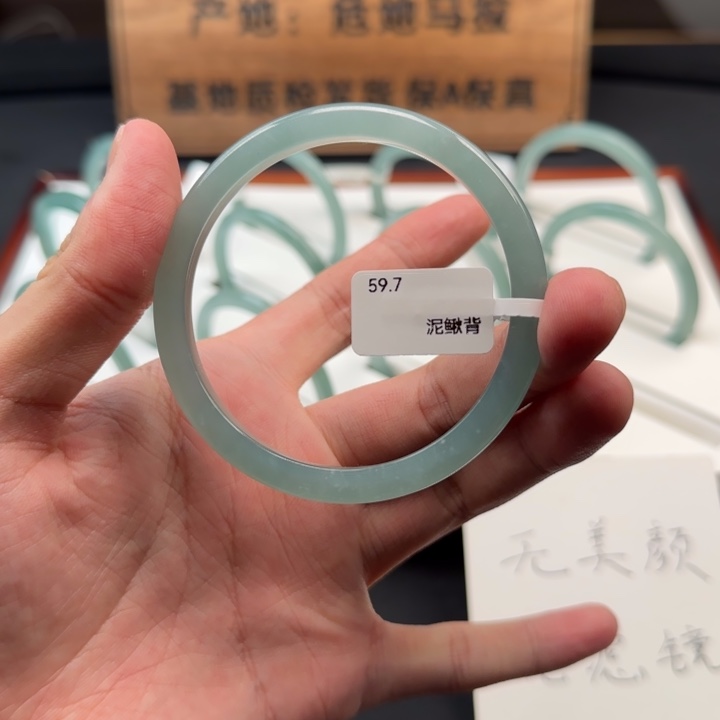 未镶嵌手镯翡翠59.7泥鳅背浅色晴底天然翡翠