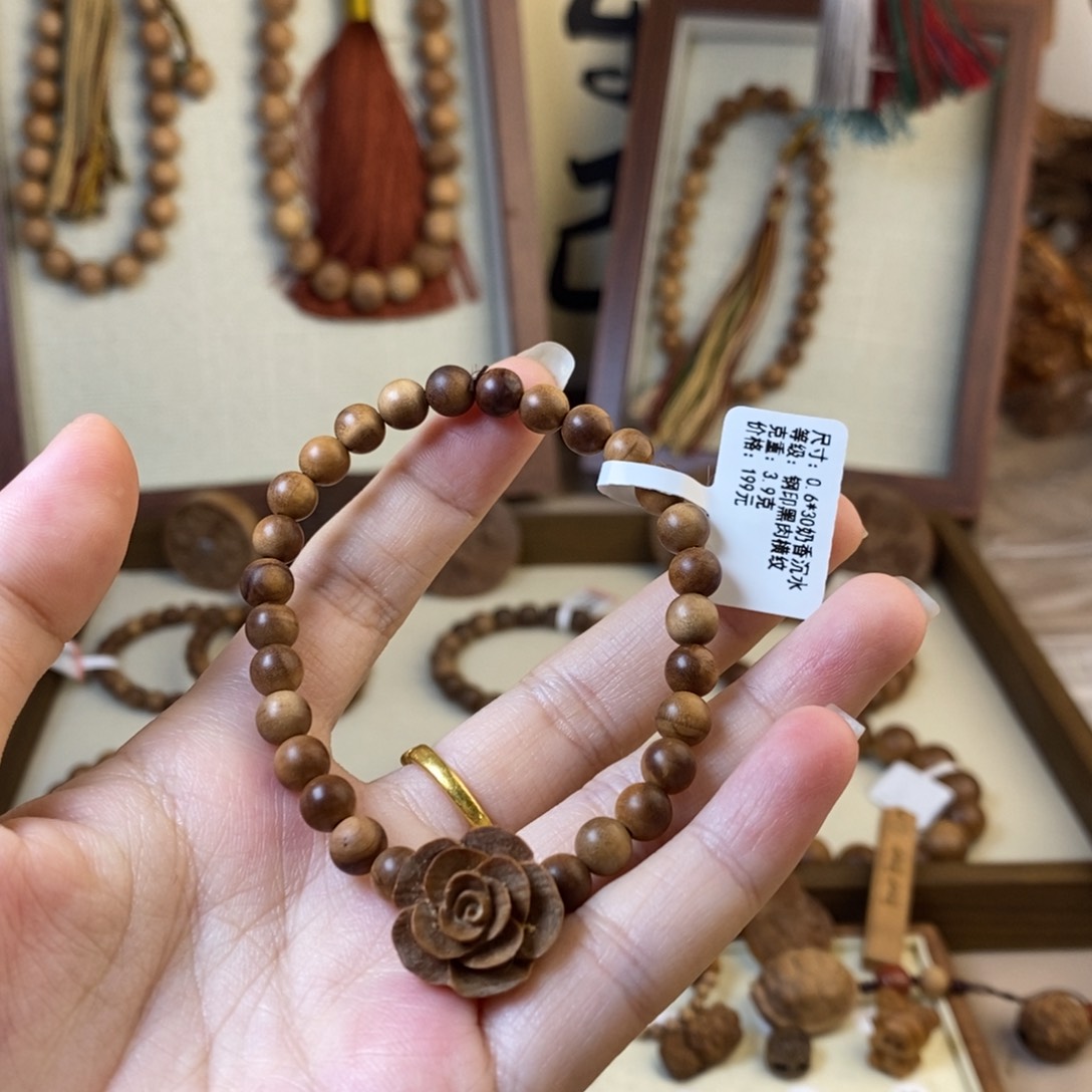 檀香木其他薇***?印度迈索尔老山檀0.6单圈+花