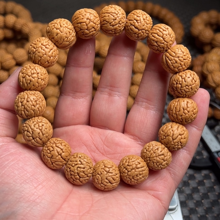 桃核手串@*牛野生铁扇