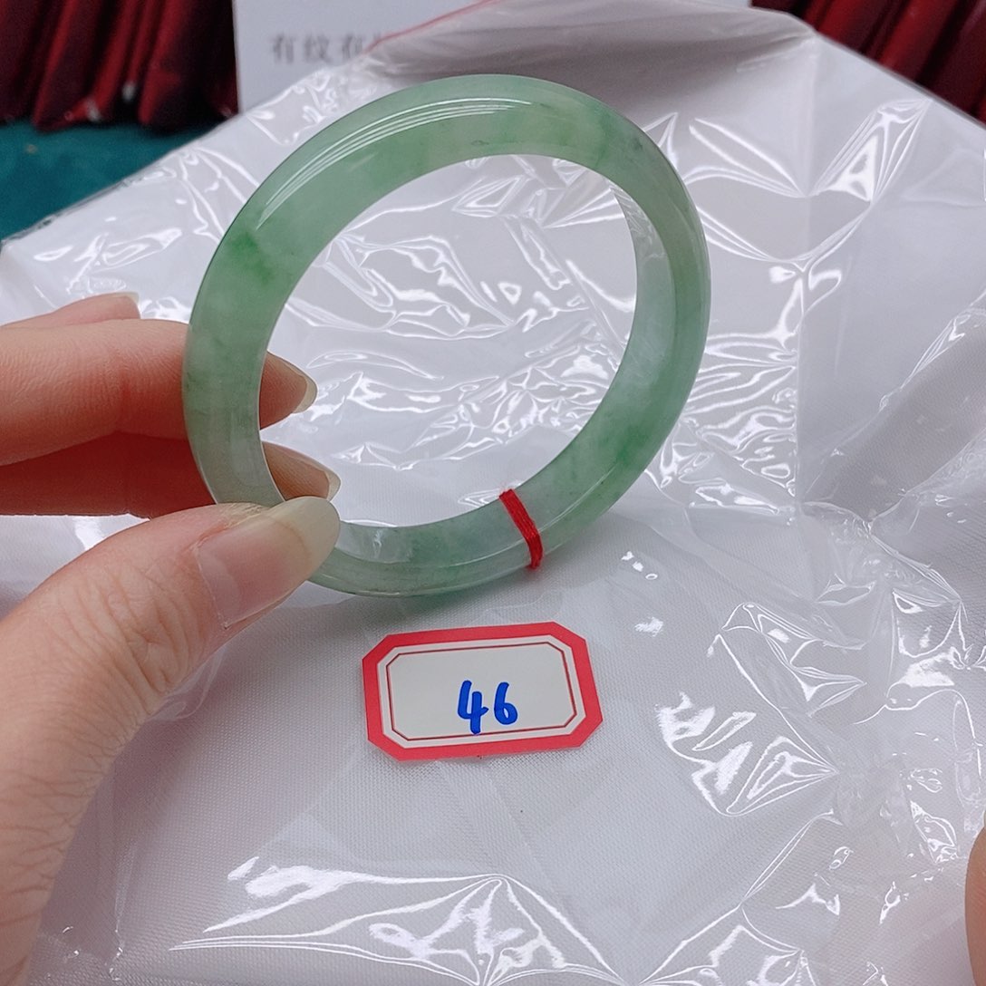 翡翠手镯未镶嵌幼****世466666666